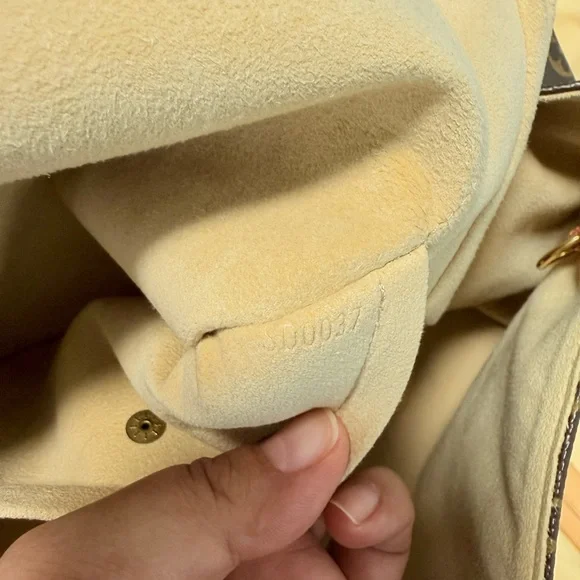 Louis Vuitton Monogram Beverly GM Handbag Made in USA. - Picture 14 of 16